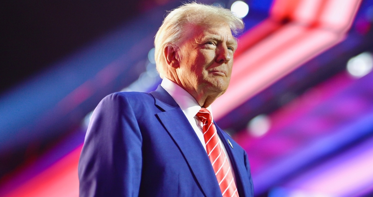 Trump dice que no ofrecerá disculpas por el video racista de Obama.