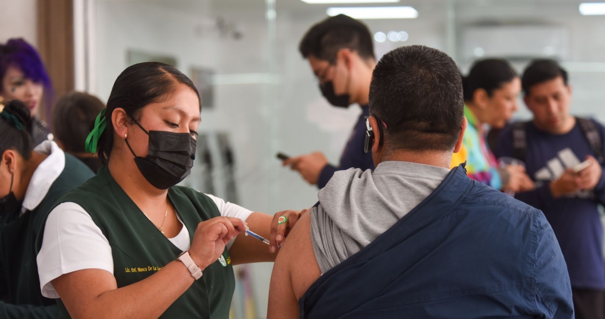 La Presidenta de México, Claudia Sheinbaum Pardo, informó que el Gobierno federal reforzará la estrategia contra el sarampión, sobre todo la vacunación.
