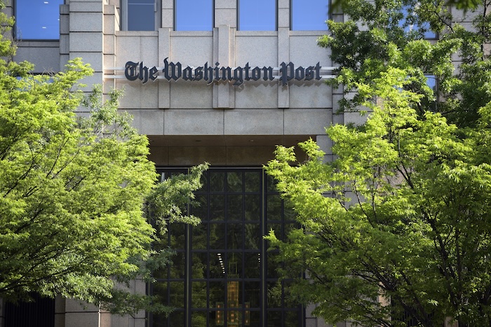 Jeff Bezos prometió salvar al Washington Post, pero una década después el diario enfrenta despidos masivos, pérdidas millonarias y un giro editorial que diluye su historia. Foto: Washington Post