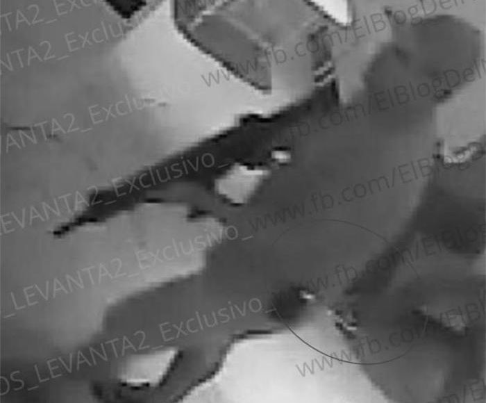 En la imagen se ve a uno de los supuestos secuestradores que ingresa al bar. Foto: El Blog del Narco.