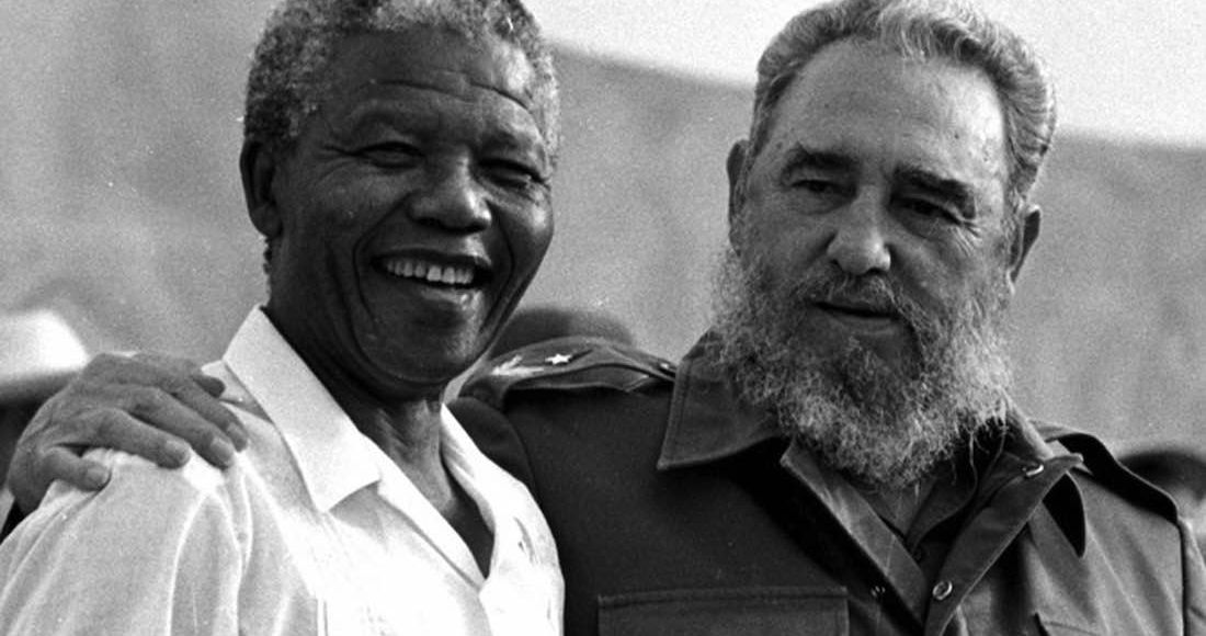 En la imagen de archivo del 26 de julio de 1991, Fidel Castro y el fallecido Presidente de Sudáfrica, Nelson Mandela, posan juntos en La Habana, Cuba. Foto: Xinhua.