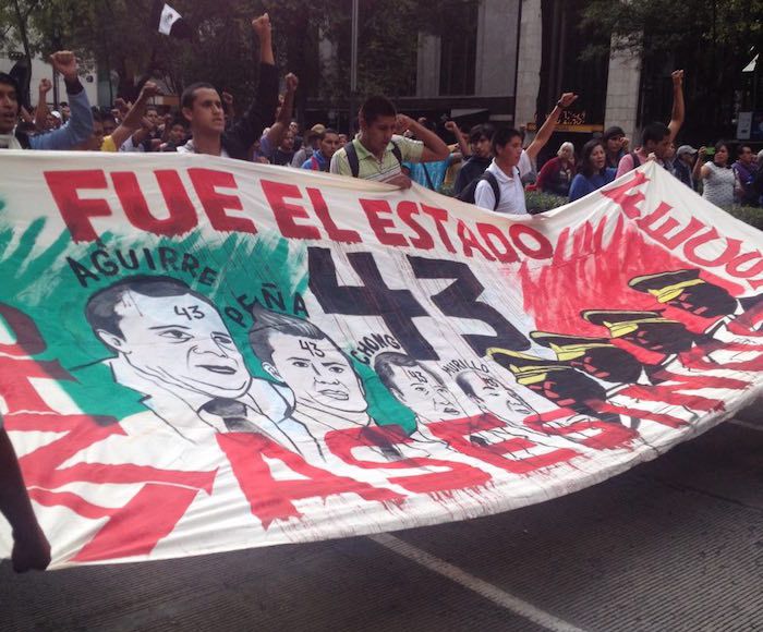 43 es el número que ha reunido a estos miles de manifestantes que no se cansan de gritar para demandar justicia. Foto: Dulce Olvera, SinEmbargo.