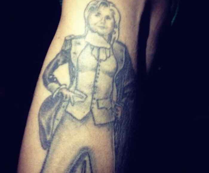 Hillary Clinton vestida de los padres de la patria. Foto: Especial.