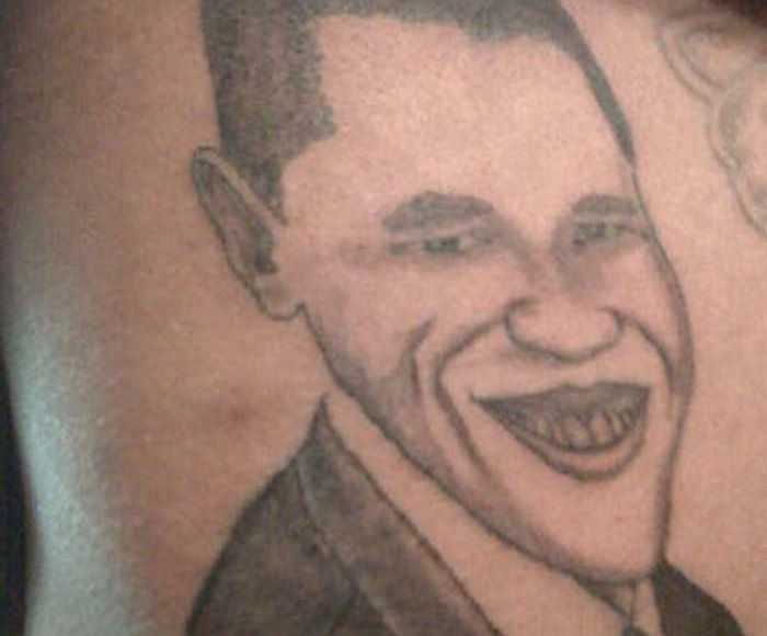 Obama en una pobre interpretación, aunque sigue sonriendo. Foto: Twitter.