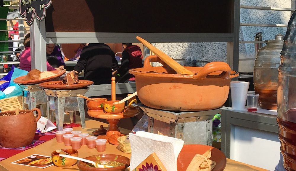 Tamales, bebidas y guisados chiapanecos. Foto: Daniela Medina, SinEmbargo