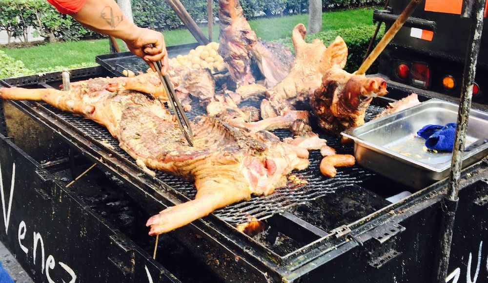 Venezuela presente en la zona de food trucks. Foto: Daniela Medina, SinEmbargo