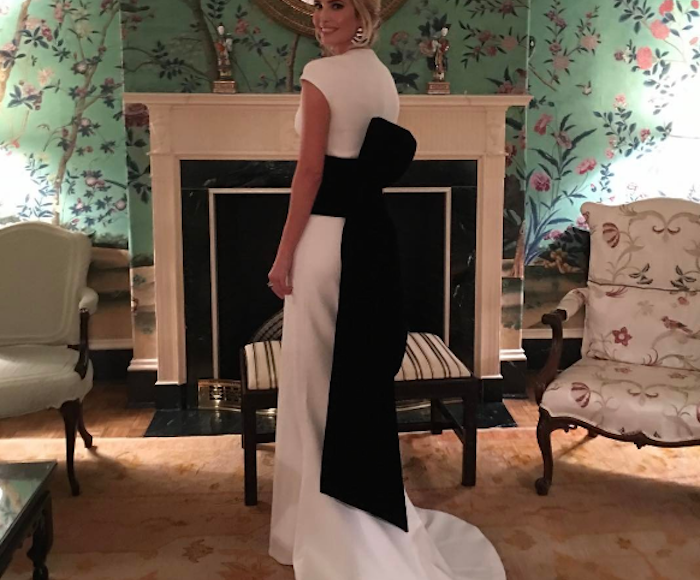 Su outfit de Carolina Herrera, para la cena de los donantes. Foto: Instagram (ivankatrump)